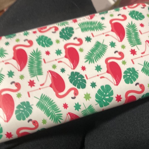 Flamingo wallet with palm leave design on it - Picture 2 of 3